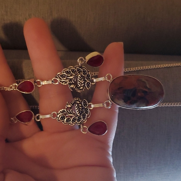 New Red Brecciated Jasper & Red Onyx Jewelry Set. - Picture 8 of 9